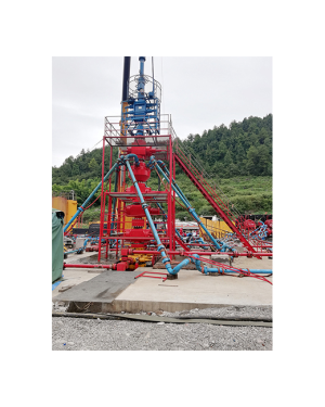 Fracturing wellhead devices and Fracturing trees